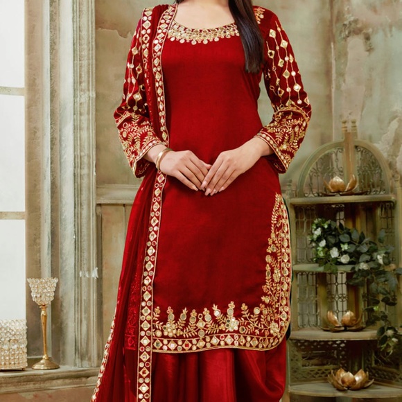 Trending  designer suits - Picture 6 of 14